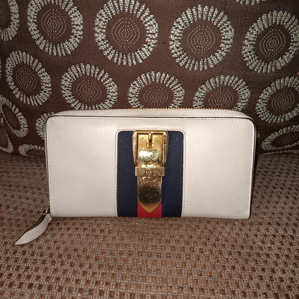 Gucci GG Web Sylvie Leather Zippy Wallet